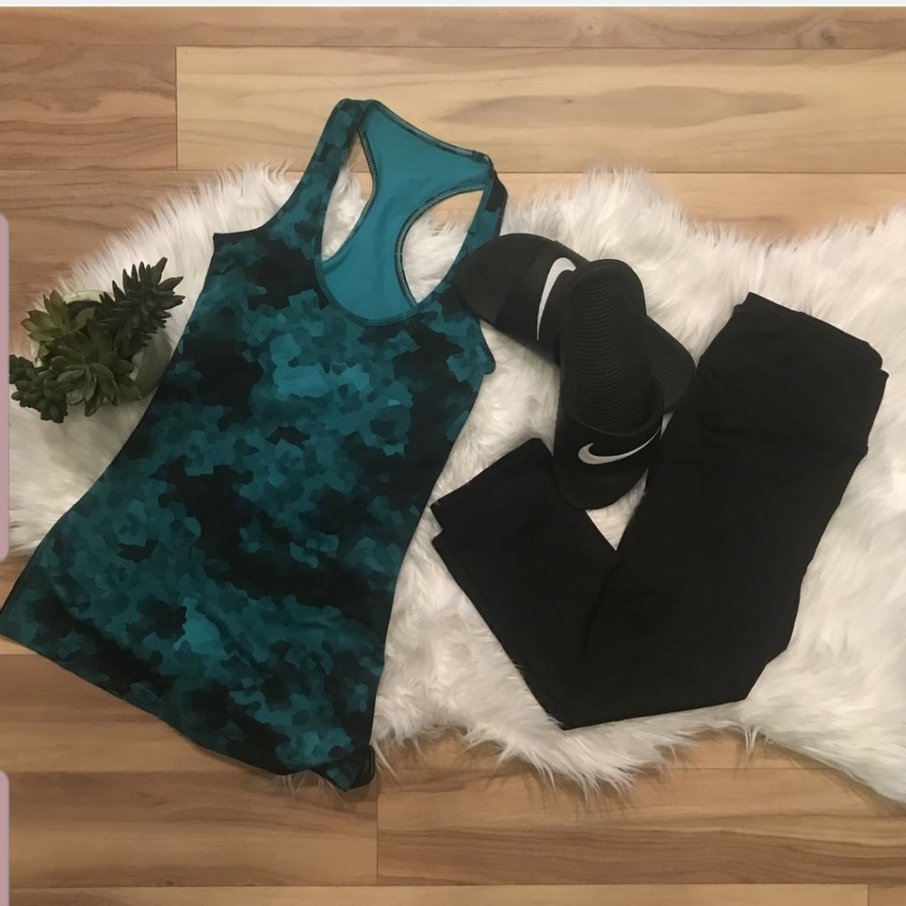 LULULEMON TANK SIZE 2